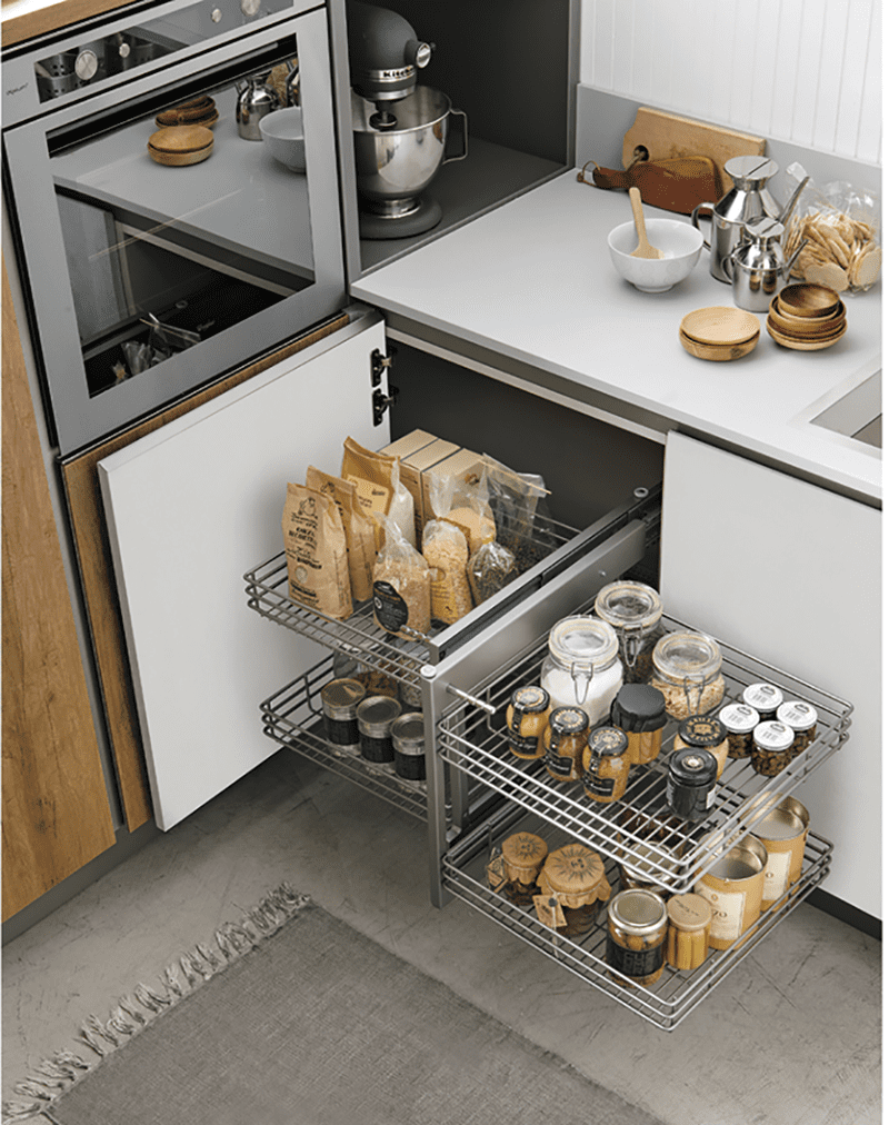 Ottimizza lo spazio in cucina con I meccanismi estraibili Inside-K - Blog -  Cucine LUBE