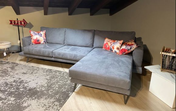 Divano Doimo- Philip. 77 € 2300,00 + iva 